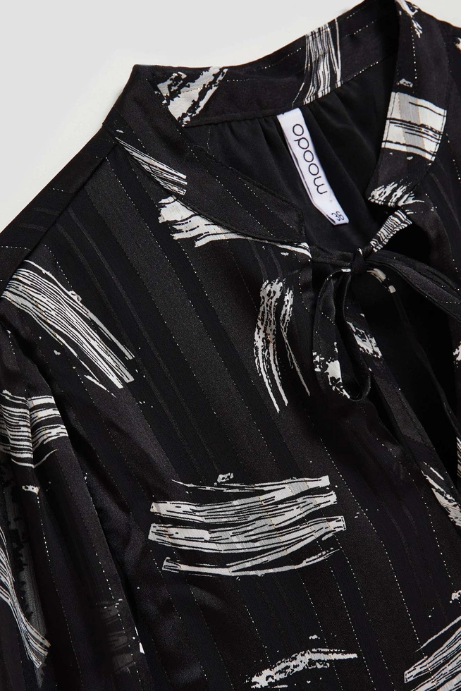 Koszula z wiązanym dekoltem czarna