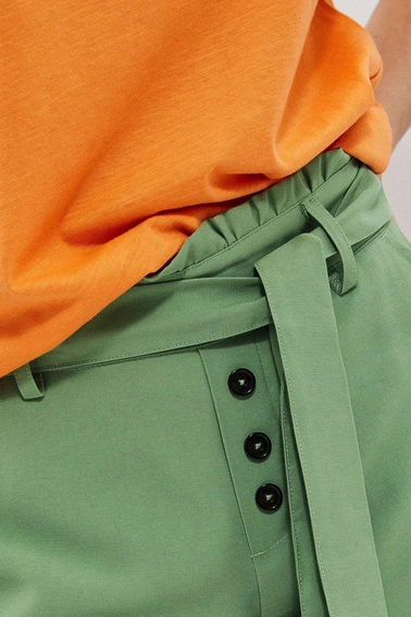 Gładkie szorty z wiązaniem malachitowe