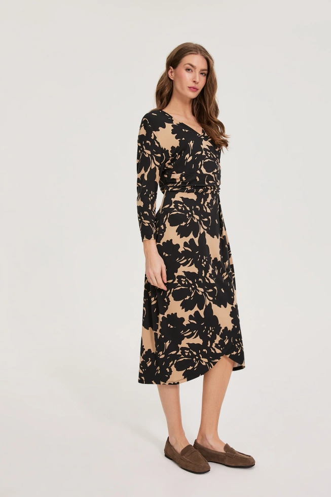 Wzorzysta sukienka czarna