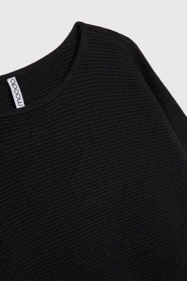 Sweter o fasonie nietoperz czarny