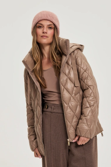 Pikowana kurtka beżowa