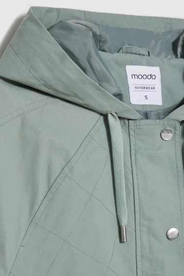 Krótka kurtka oliwkowa