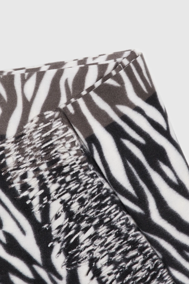 Wzorzysty szal czarny