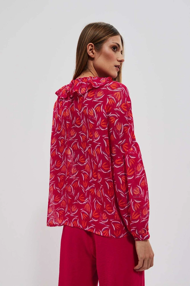 Koszula z falbaną na dekolcie