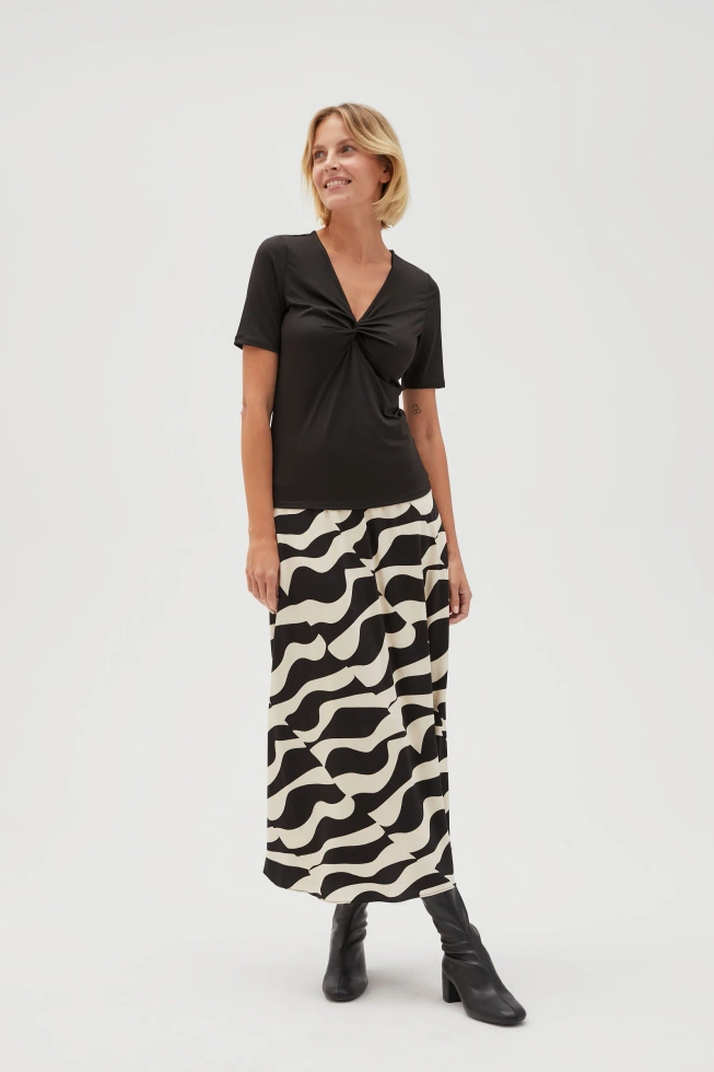 Bluzka z ozdobnym dekoltem