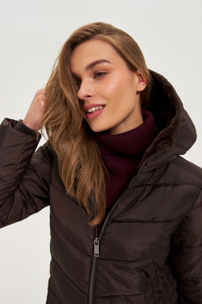 Kurtka z ocieplanym kapturem brązowa