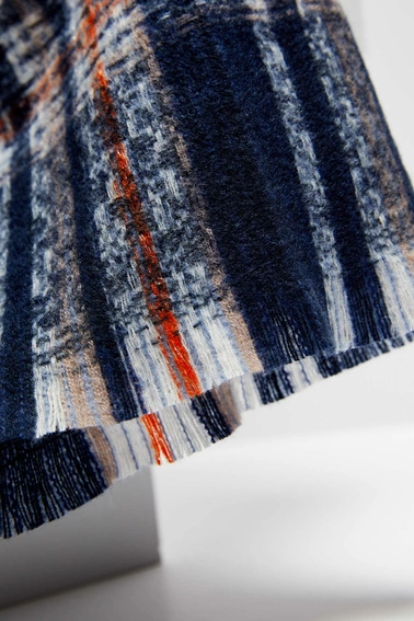 Szal w kratę granatowy