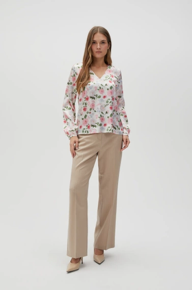 Koszula w kwiaty z dekoltem w serek biała