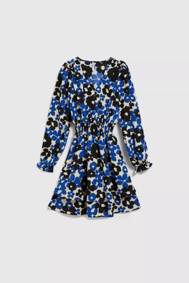 Sukienka z rozkloszowanym dołem i kwiatowym wzorem niebieska