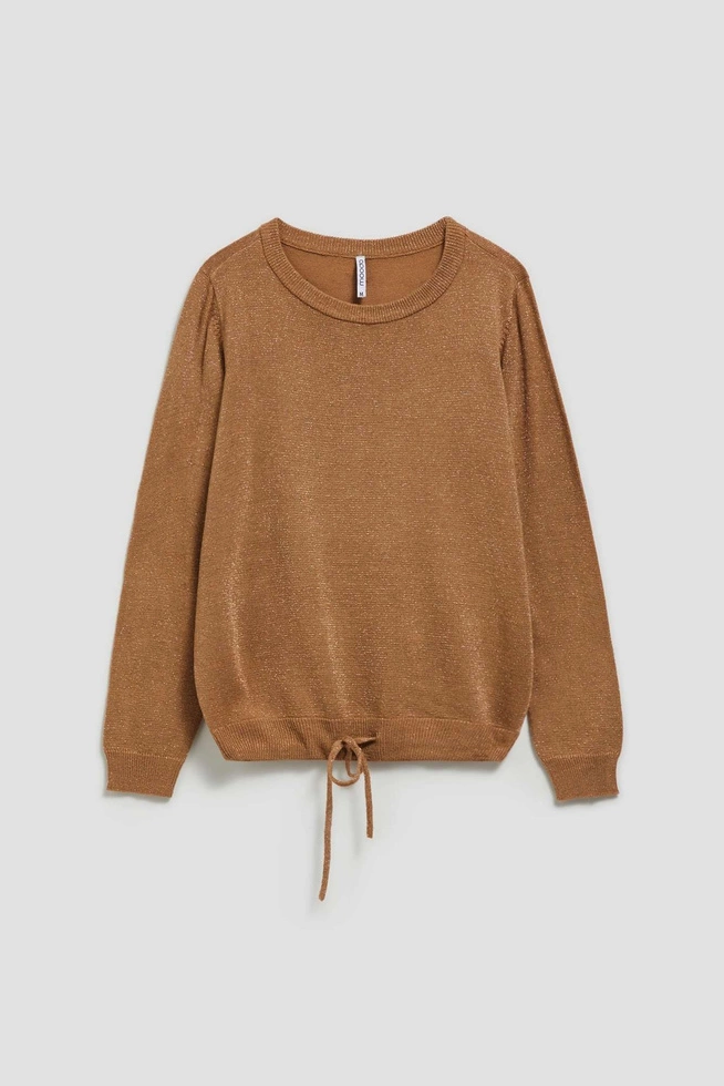 Sweter z metaliczną nitką i wiązaniem