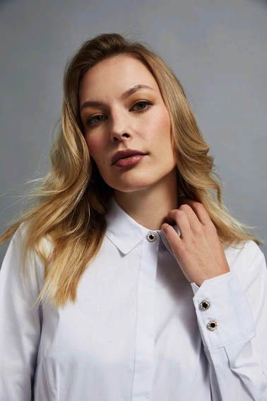 Gładka koszula biała