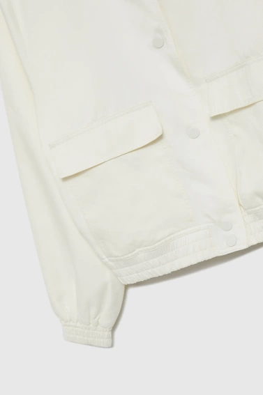 Kurtka bomberka z kieszeniami biała