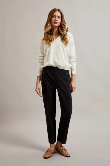 Spodnie w kant z ozdobnymi guzikami czarne