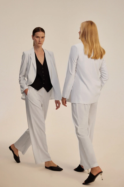 Garnitur w paski biały