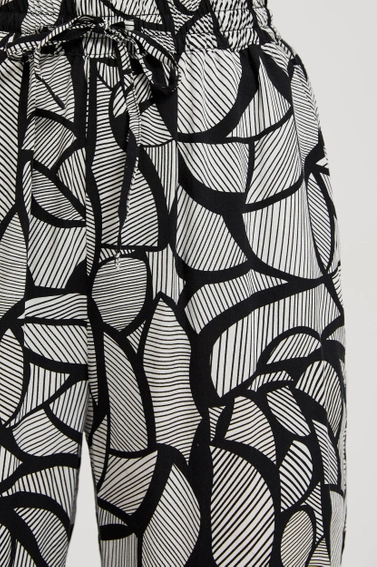 Wiskozowe spodnie z prostymi nogawkami czarno-białe