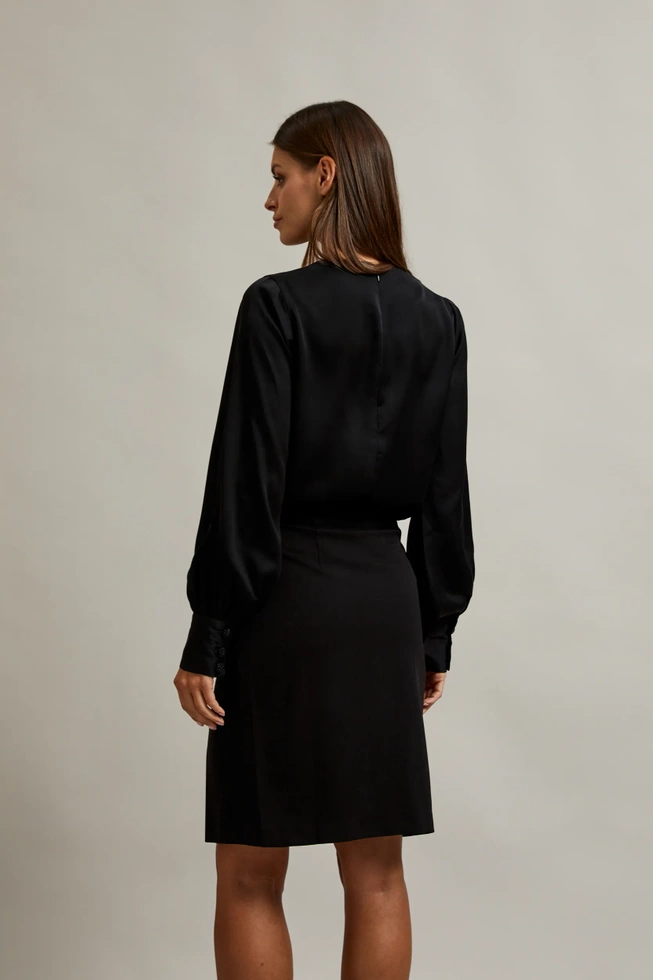 Elegancka koszula z bufiastymi rękawami czarna