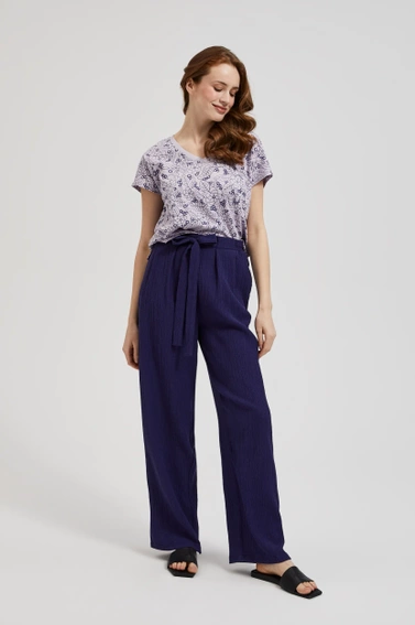 Bluzka w kwiatowy wzór z dekoltem w serek fioletowa 