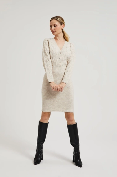 Dzianinowa sukienka ozdobiona guzikami beżowa