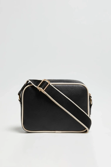 Torebka z regulowanym paskiem czarna