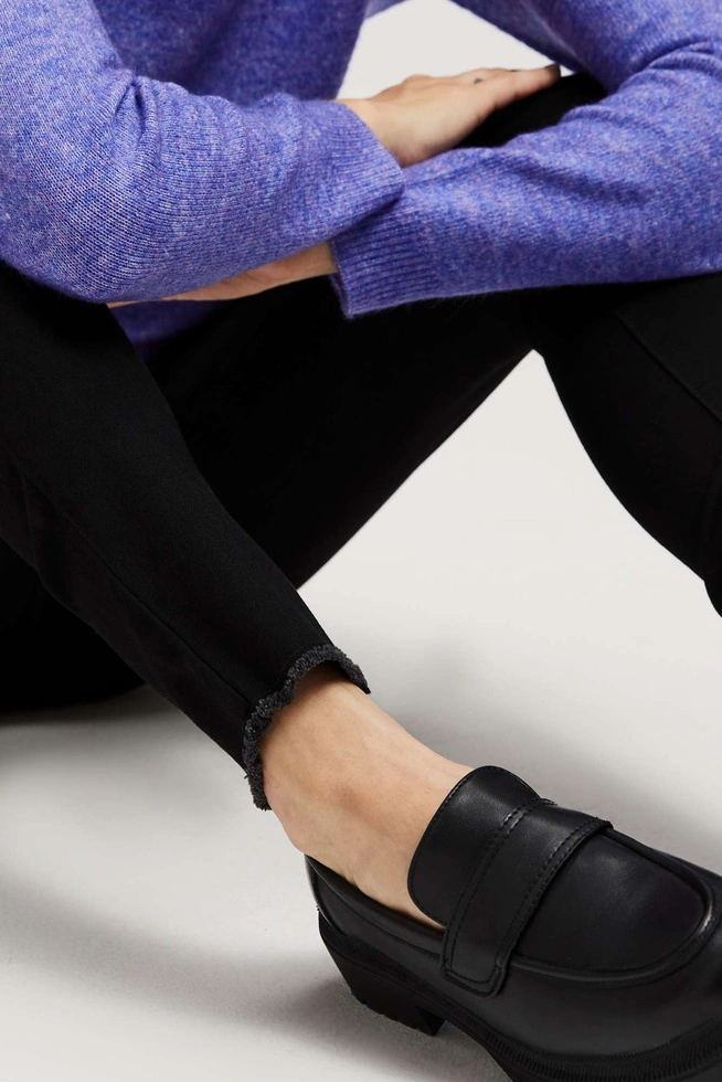 Jeansy rurki ze średnim stanem czarne