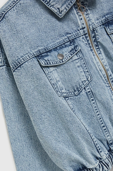 Jeansowa kurtka zapinana na zamek niebieska