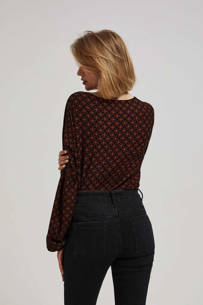 Bluzka z geometrycznym wzorem