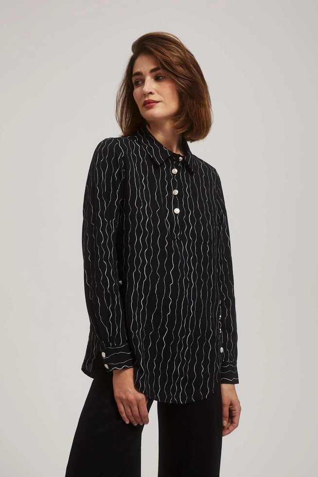 Koszula z ozdobnymi guzikami i delikatnym wzorem czarna