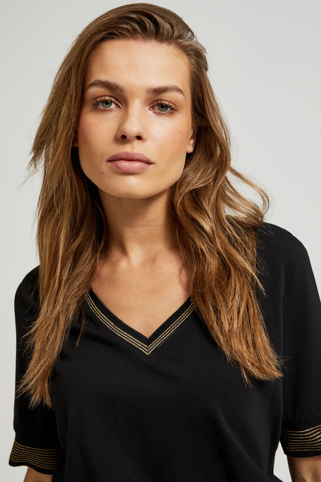 Bluzka z dekoltem w serek czarna