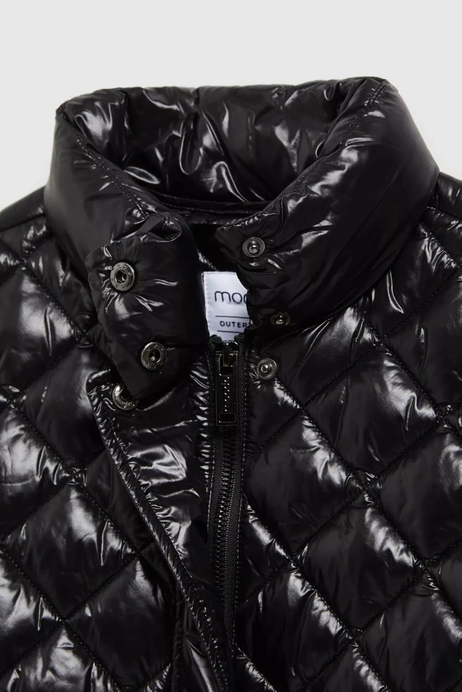 Krótka pikowna kurtka zapinana na zamek czarna