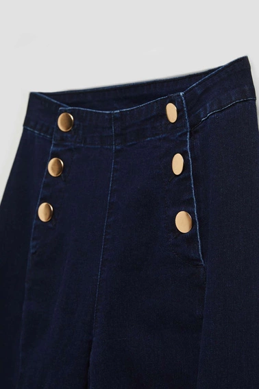 Jeansy wide leg z ozdobnymi guzikami granatowe