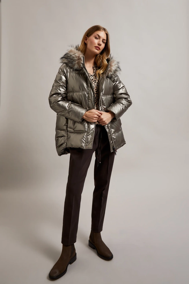 Metaliczna kurtka z futrzanym kapturem beżowa