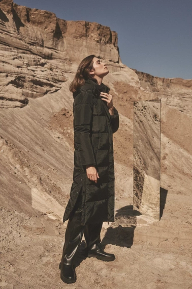 Pikowana kurtka z kapturem czarna