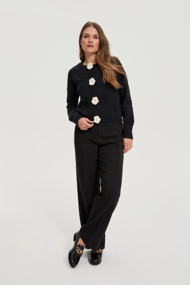 Kardigan z kwiatową aplikacją czarny