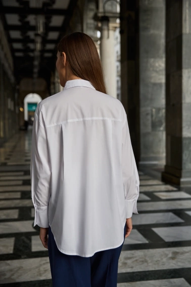 Koszula ozdobiona koralikami biała