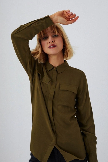 Gładka koszula z kieszeniami