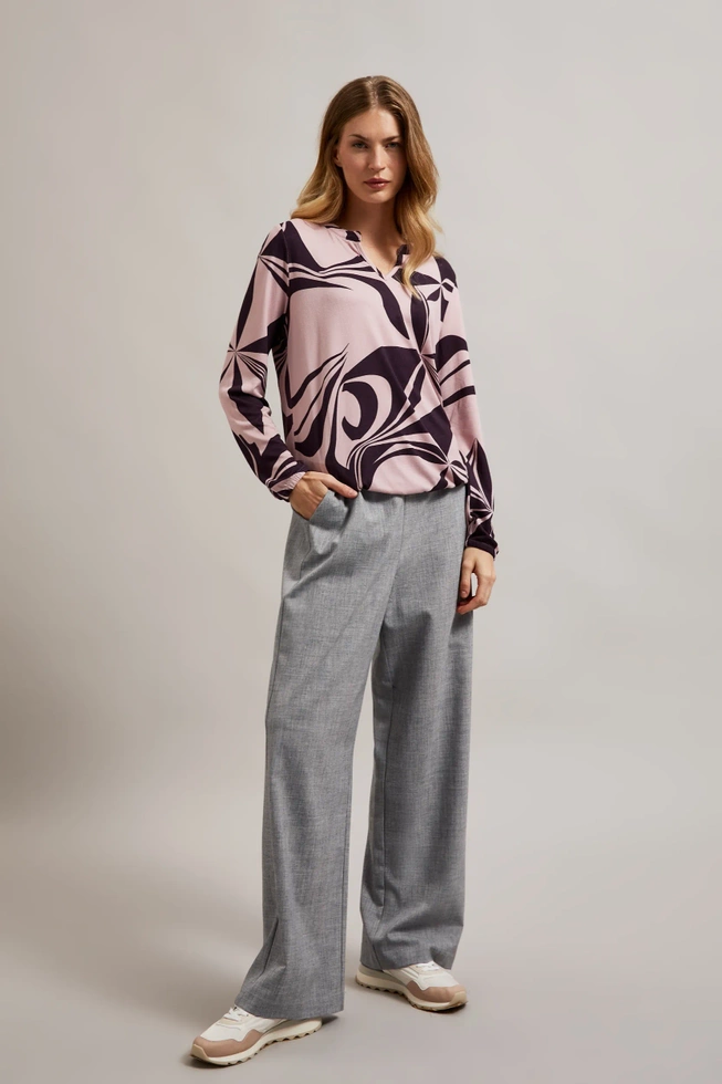 Sweter z geometrycznym wzorem różowy