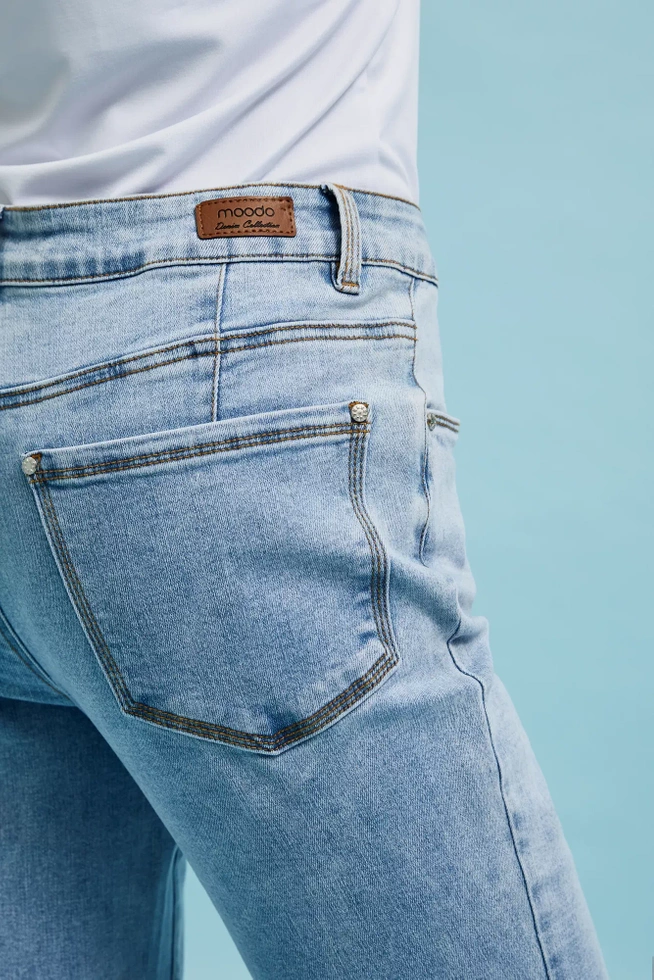 Jeansy z prostymi nogawkami jasnoniebieskie