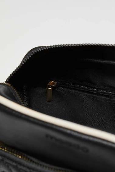 Torebka z regulowanym paskiem czarna