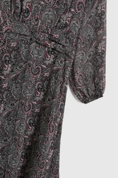 Wzorzysta sukienka czarna