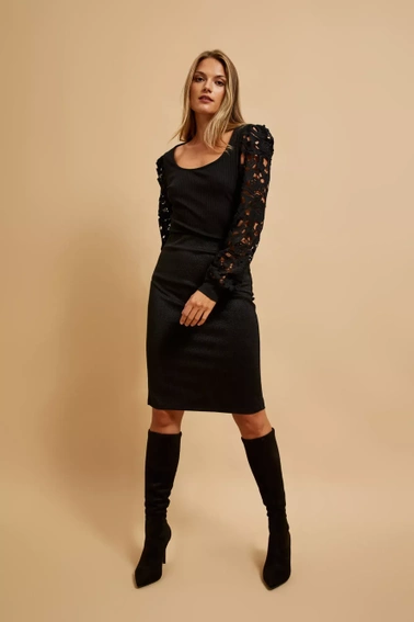 Bluzka z koronkowymi rękawami czarna