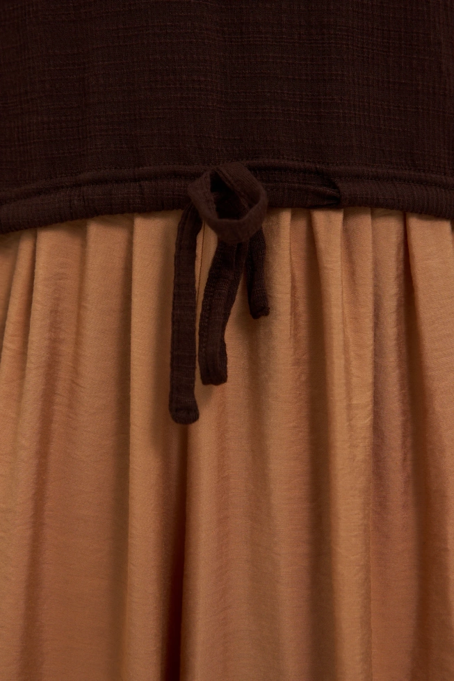 Bluzka z dekoltem w serek brązowa