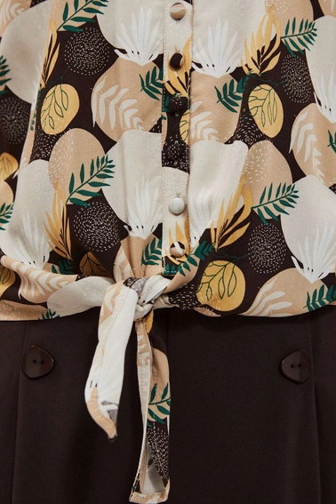 Koszulowa bluzka z wiązaniem 