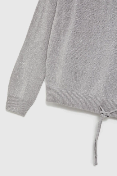Sweter ozdobiony metaliczną nitka szary 
