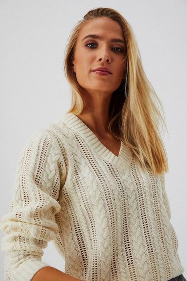 Sweter ze wzorem warkocza