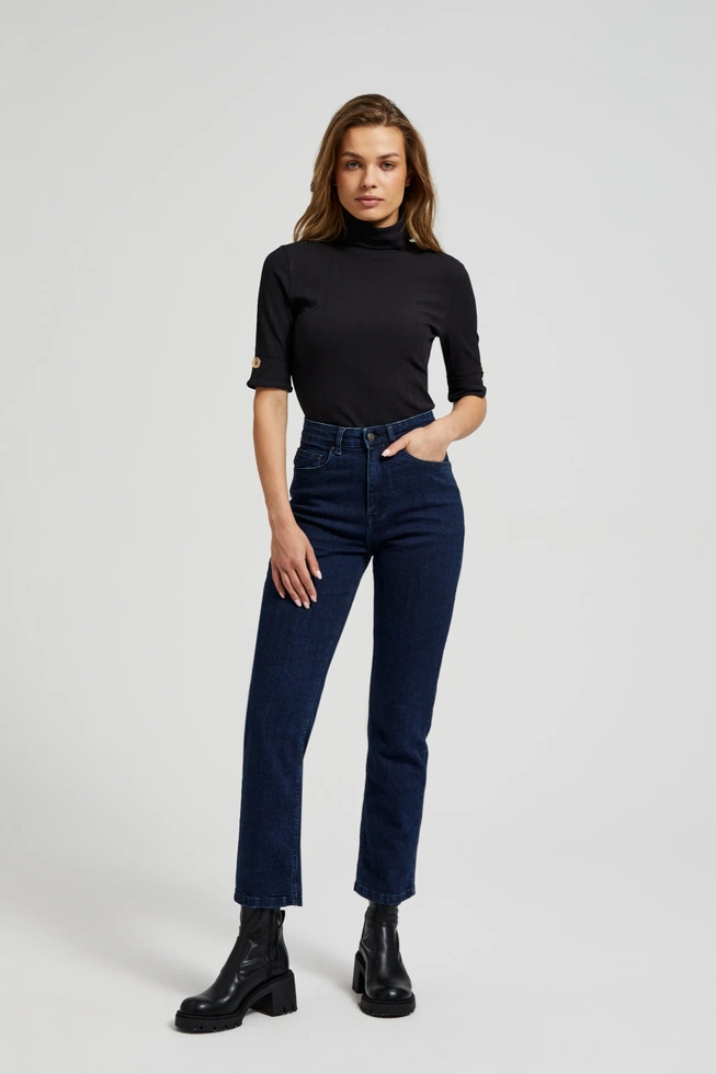 Prążkowana bluzka z golfem czarna