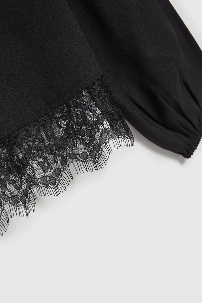 Koszula z koronką i bufiastymi rękawami czarna