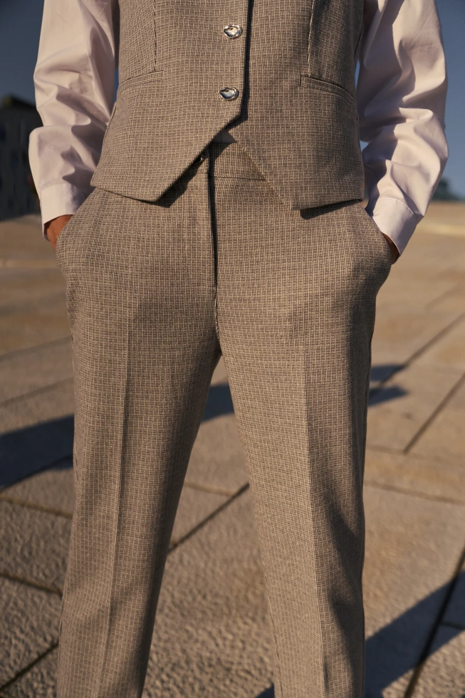 Spodnie w kant szare