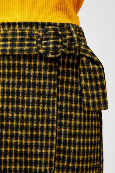 Spódniczka w kratkę z paskiem