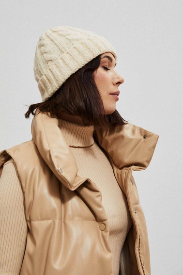Ciepła czapka z warkoczowym spoltem beżowa
