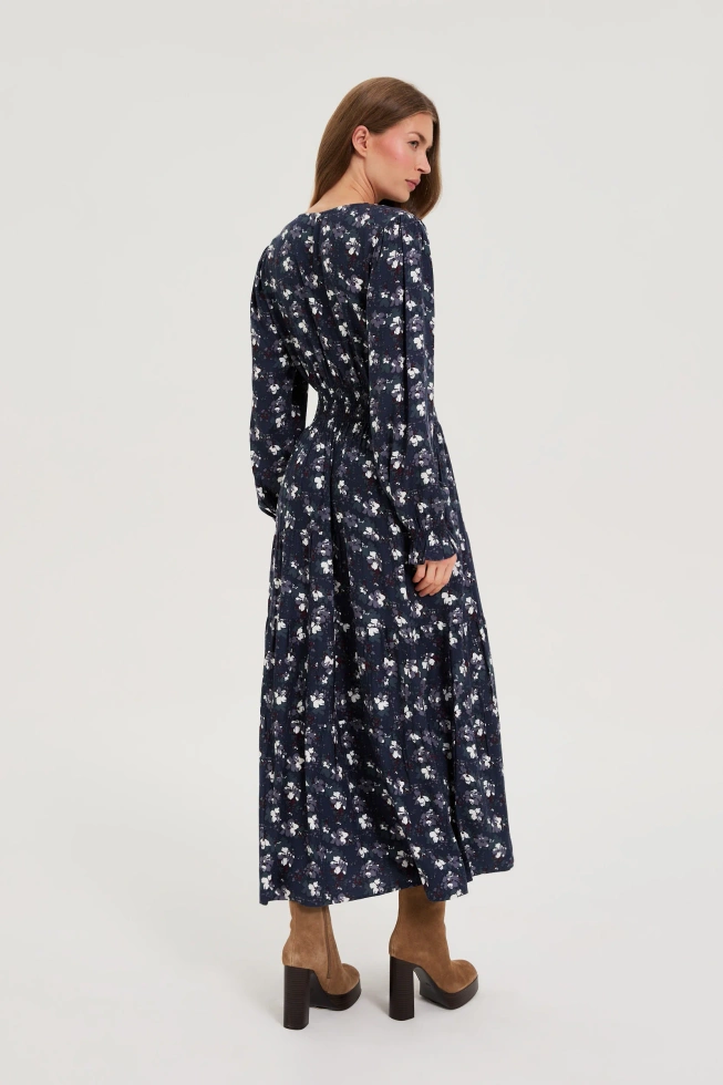 Wiskozowa sukienka w kwiaty granatowa